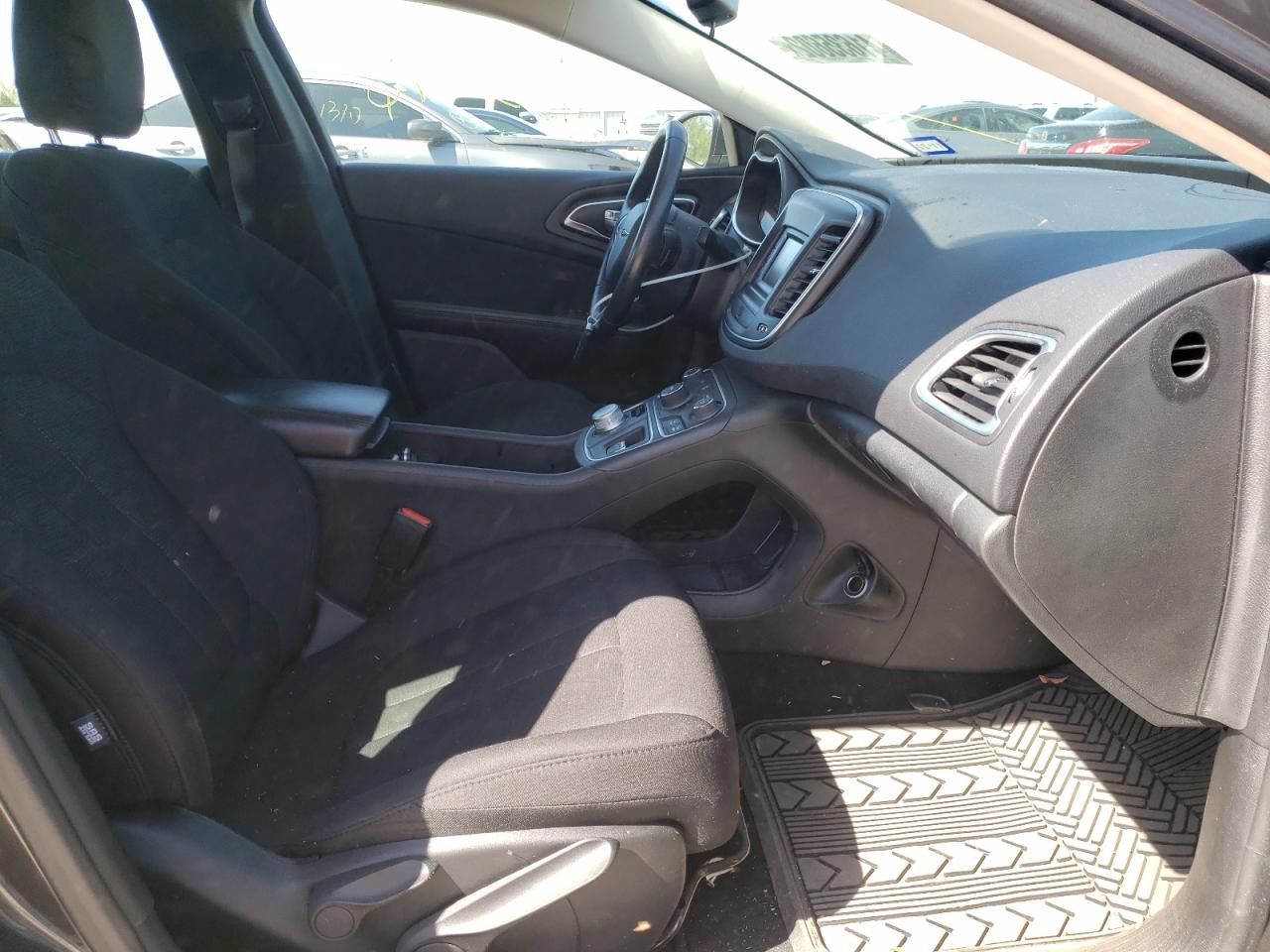 Photo 5 from auction – 2015 CHRYSLER 200 LIMITE with VIN 1C3CCCAB8FN715890