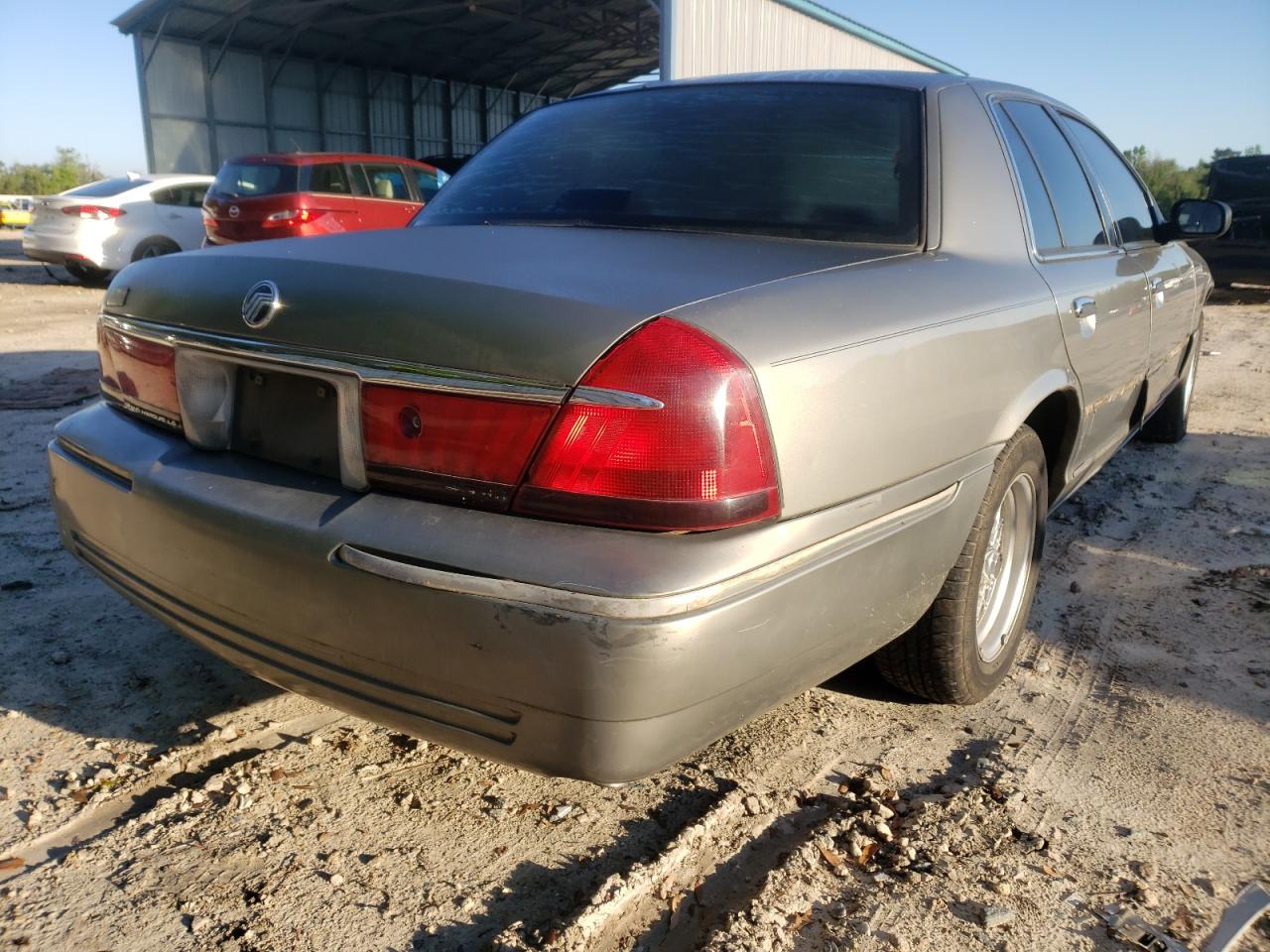 Photo 4 from auction – 2000 MERCURY GRAND MARQ with VIN 2MEFM75W2YX673825