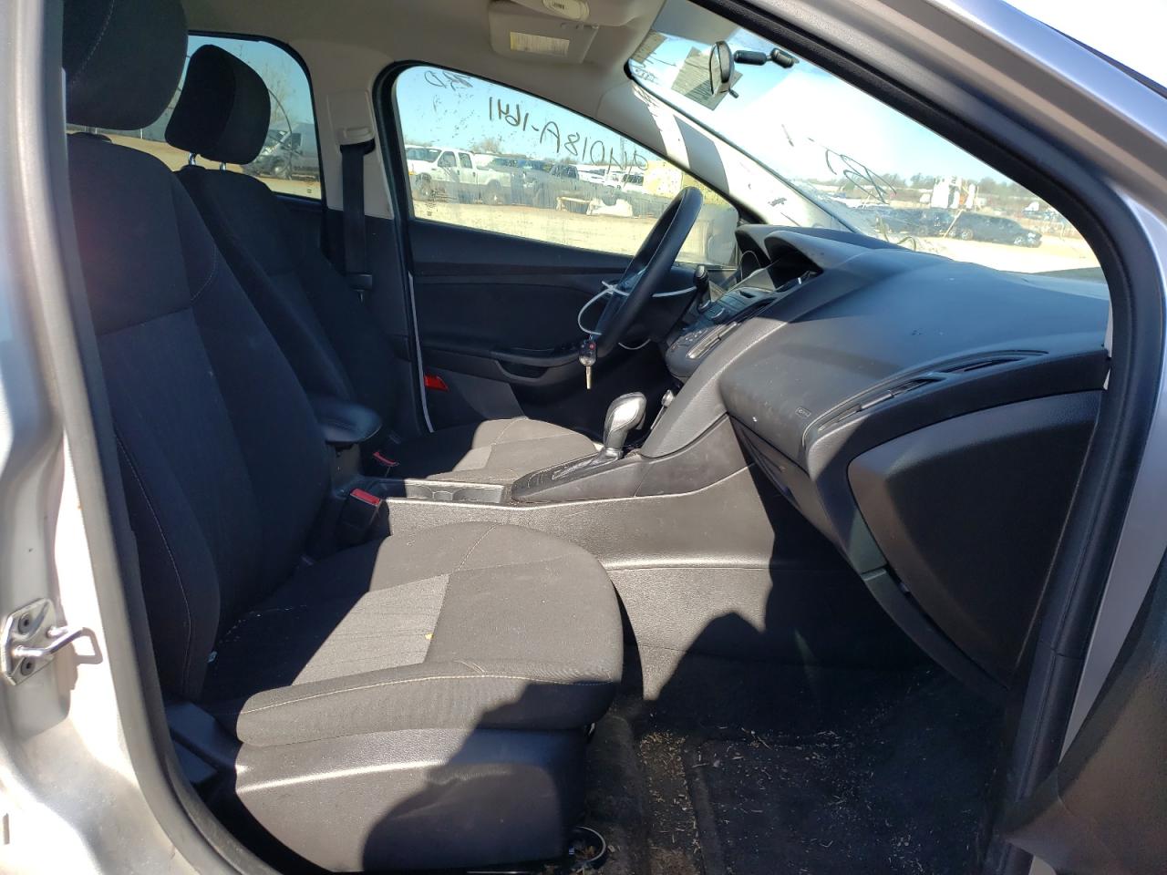 Photo 5 from auction – 2016 FORD FOCUS SE with VIN 1FADP3F20GL325141