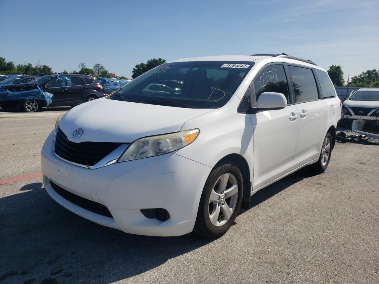 Photo 2 from auction – 2011 TOYOTA SIENNA LE with VIN 5TDKK3DC9BS162203