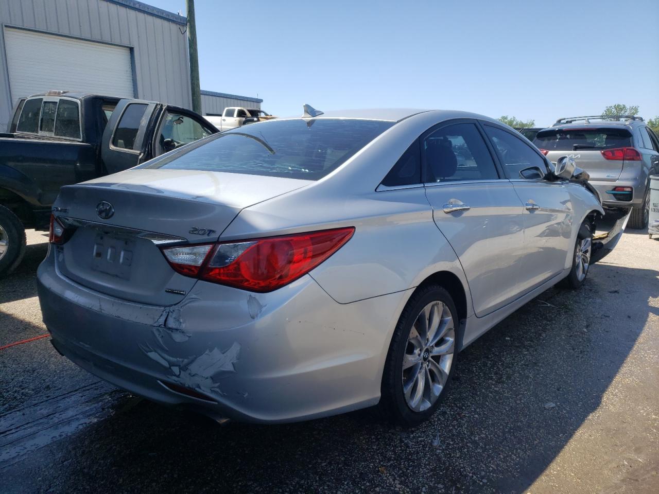 Photo 4 from auction – 2011 HYUNDAI SONATA SE with VIN 5NPEC4AB8BH276579