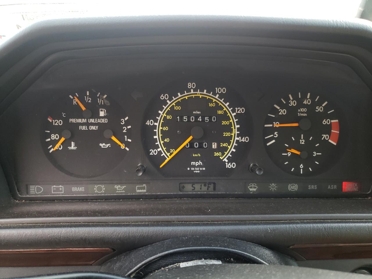 Photo 8 from auction – 1994 MERCEDES-BENZ E-CLASS with VIN WDBEA34EXRC115757