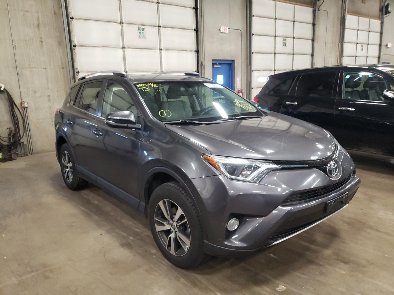 TOYOTA RAV4 XLE 2016 with VIN 2T3RFREV7GW425865 - Photo from auction
