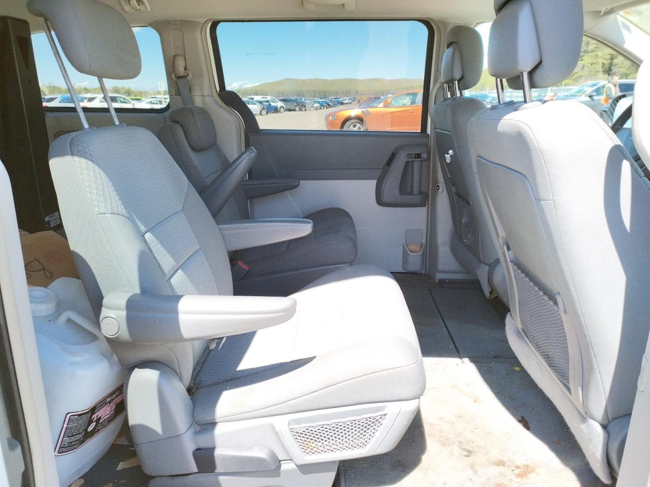 Photo 6 from auction – 2010 CHRYSLER TOWN & COU with VIN 2A4RR4DE5AR315145