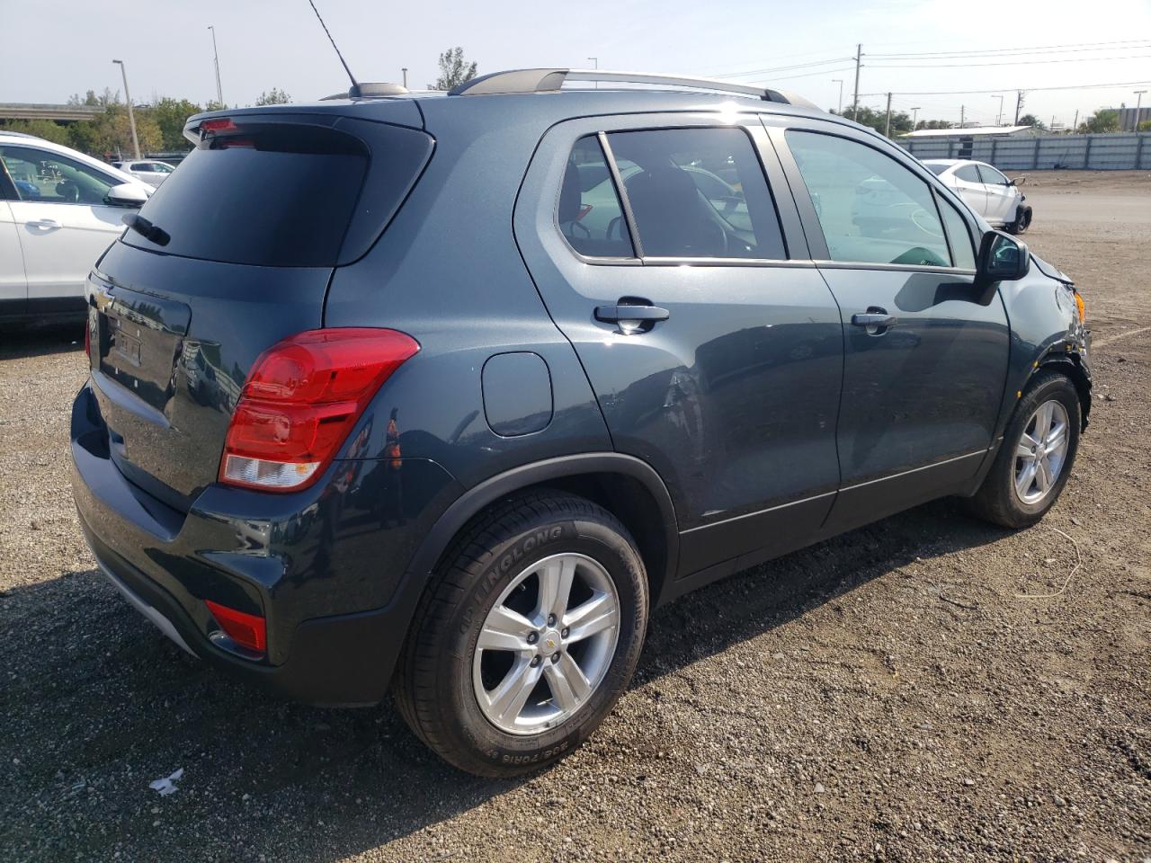 Photo 4 from auction – 2021 CHEVROLET TRAX 1LT with VIN KL7CJLSB2MB327243