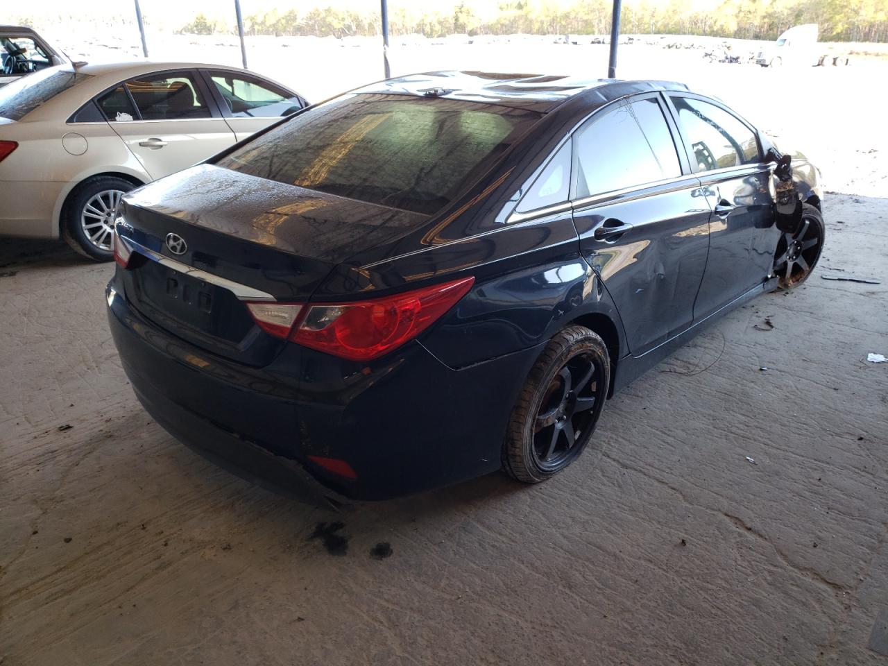 Photo 4 from auction – 2014 HYUNDAI SONATA GLS with VIN 5NPEB4AC3EH857505