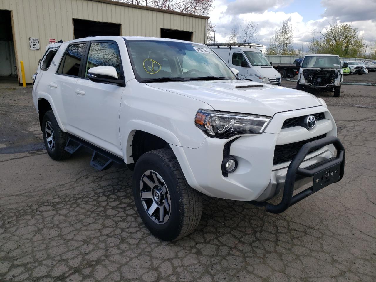 TOYOTA 4RUNNER SR 2019 with VIN JTEBU5JR7K5674848 - Photo from auction
