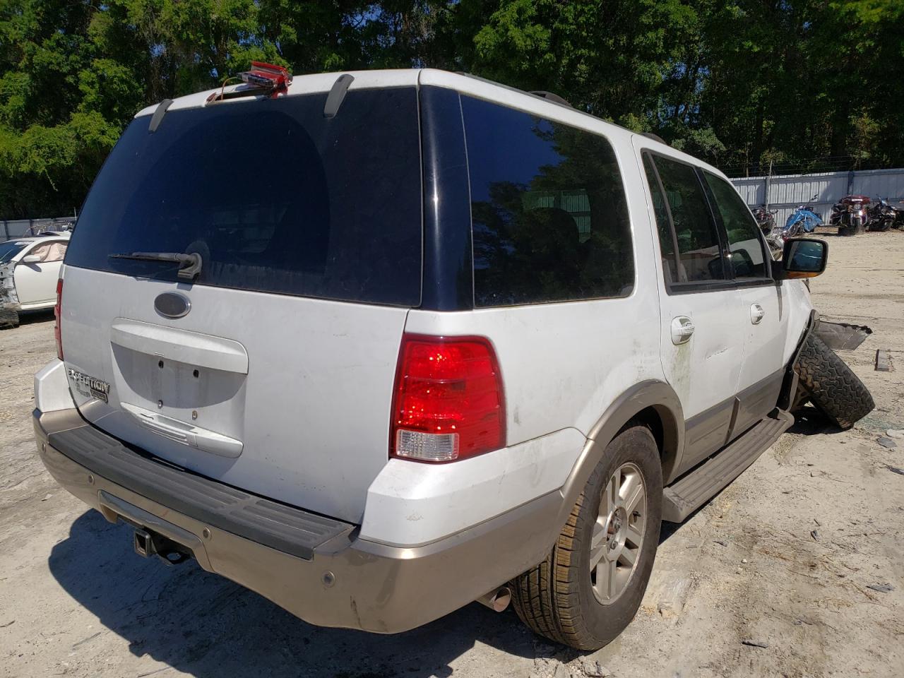 Photo 4 from auction – 2004 FORD EXPEDITION with VIN 1FMFU18L74LA52633