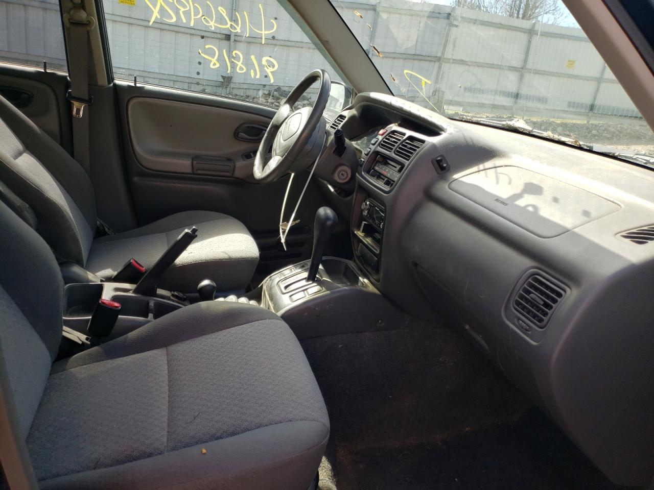 Photo 5 from auction – 2003 CHEVROLET TRACKER with VIN 2CNBJ13C536918321