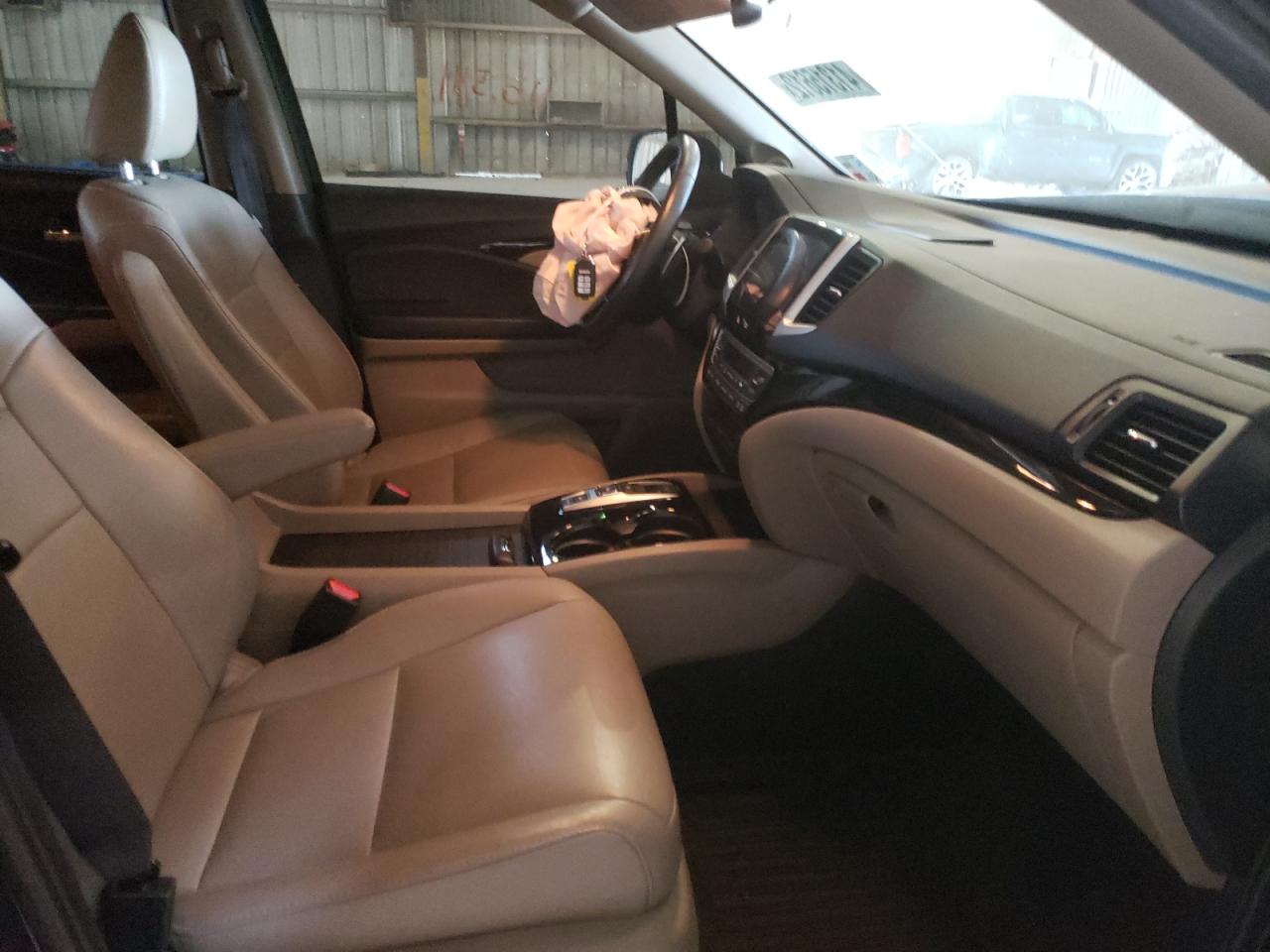 Photo 5 from auction – 2016 HONDA PILOT TOUR with VIN 5FNYF6H96GB109419