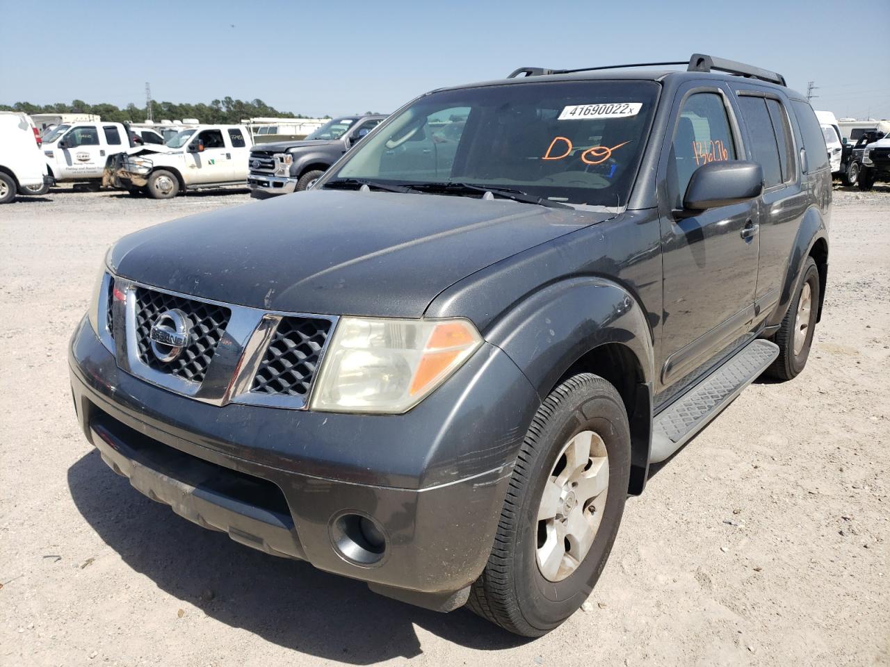 Photo 2 from auction – 2005 NISSAN PATHFINDER with VIN 5N1AR18U35C759704