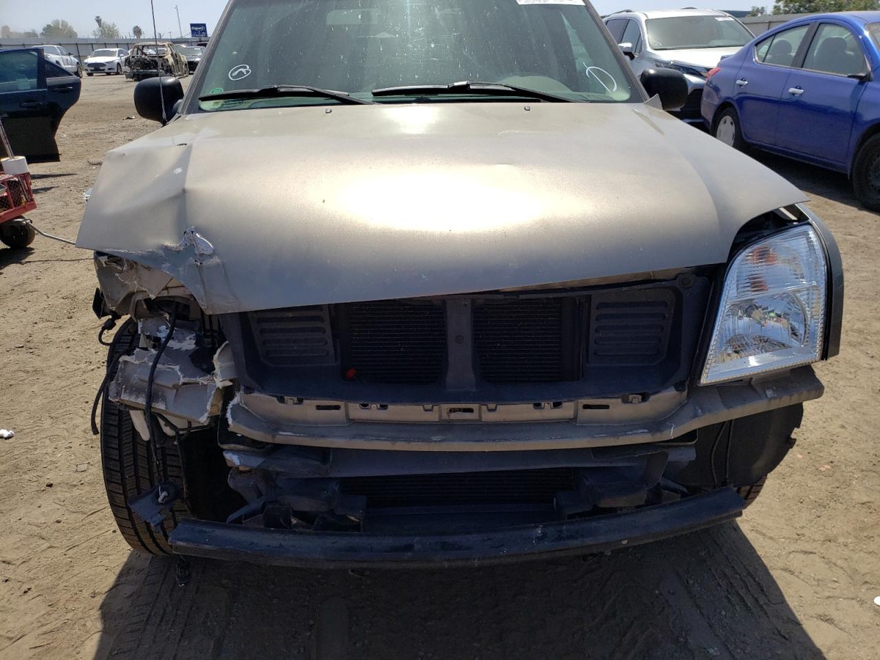 Photo 9 from auction – 2002 MERCURY MOUNTAINEE with VIN 4M2ZU86W72ZJ31702