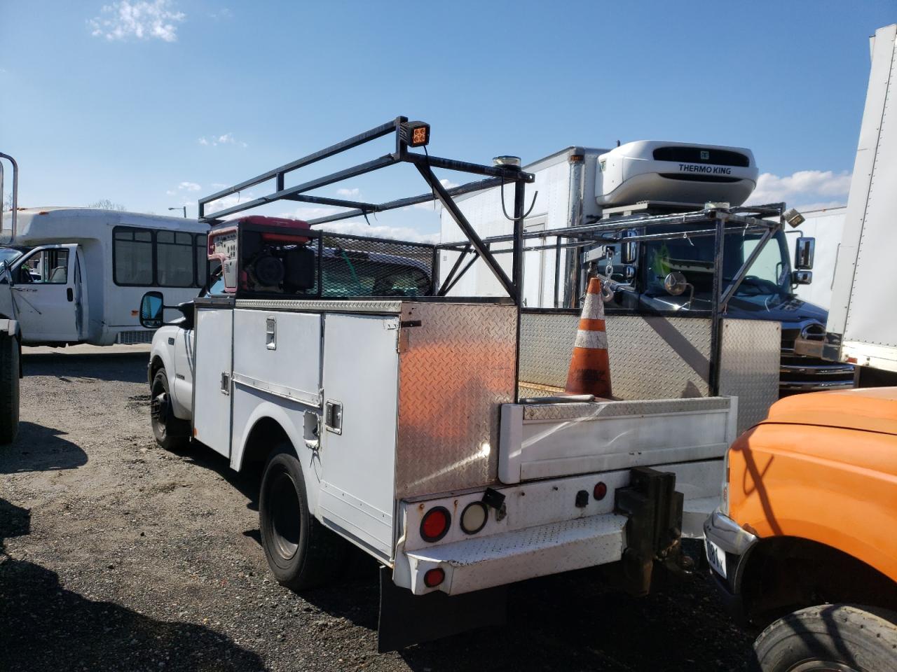 Photo 3 from auction – 2002 FORD F350 SUPER with VIN 1FDWF36F92ED29206