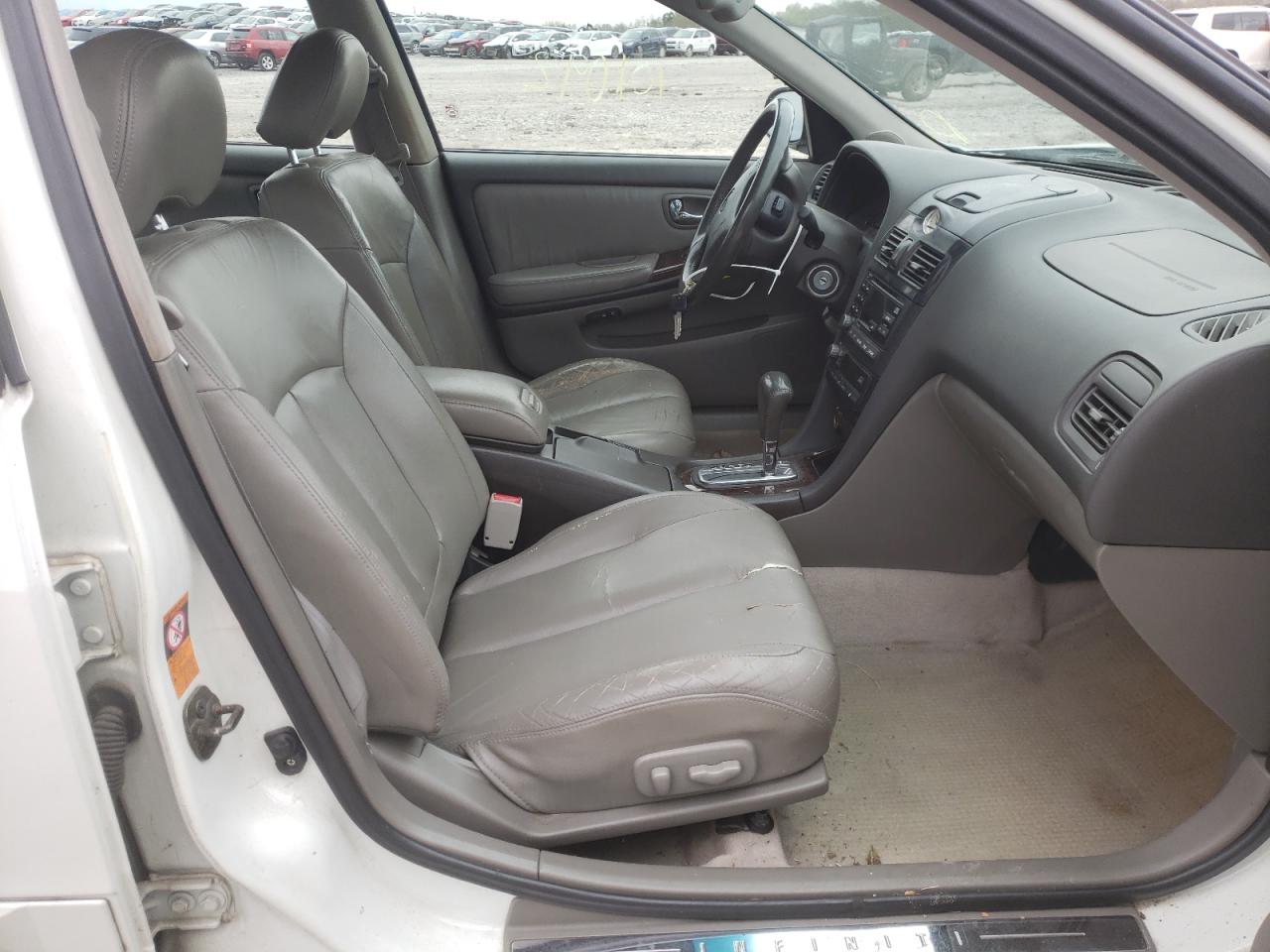 Photo 5 from auction – 2000 INFINITI I30 with VIN JNKCA31A3YT113680
