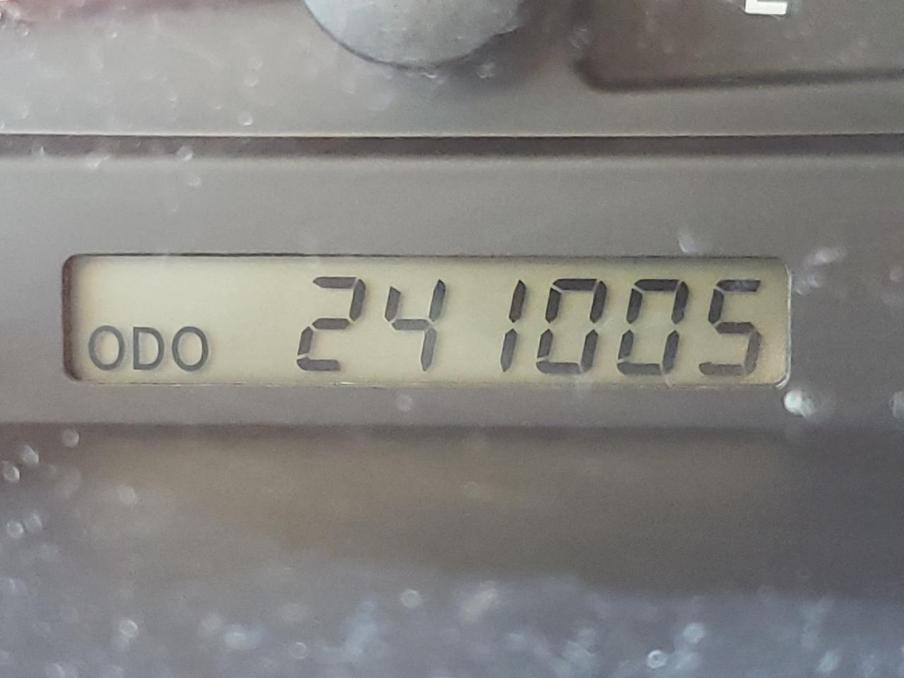 Photo 8 from auction – 2004 TOYOTA CAMRY LE with VIN 4T1BF30K14U586101