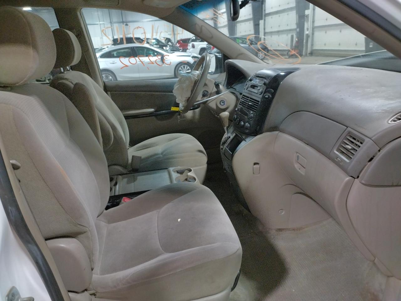 Photo 6 from auction – 2005 TOYOTA SIENNA CE with VIN 5TDZA23C25S242380