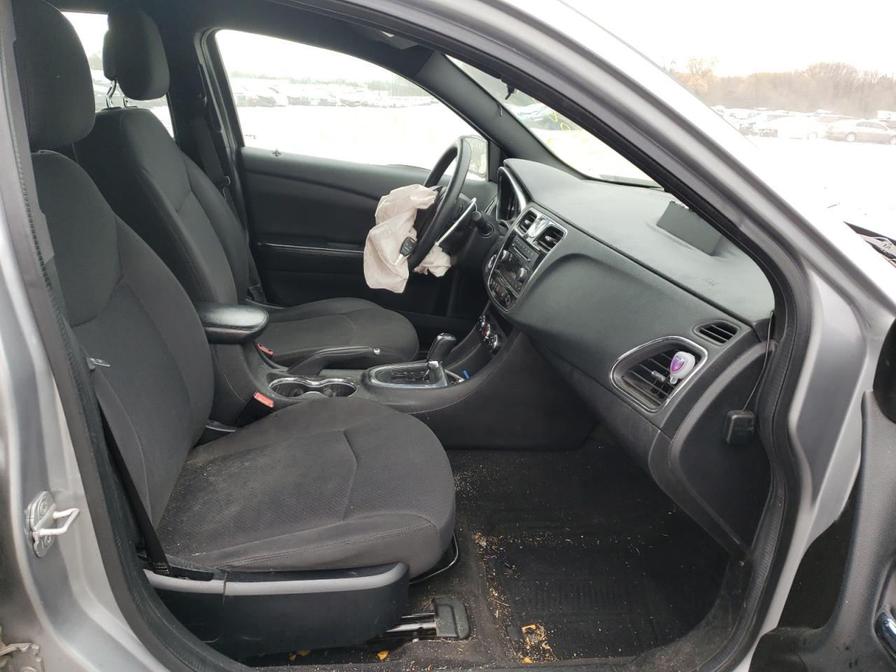 Photo 5 from auction – 2013 CHRYSLER 200 LX with VIN 1C3CCBAG6DN724235