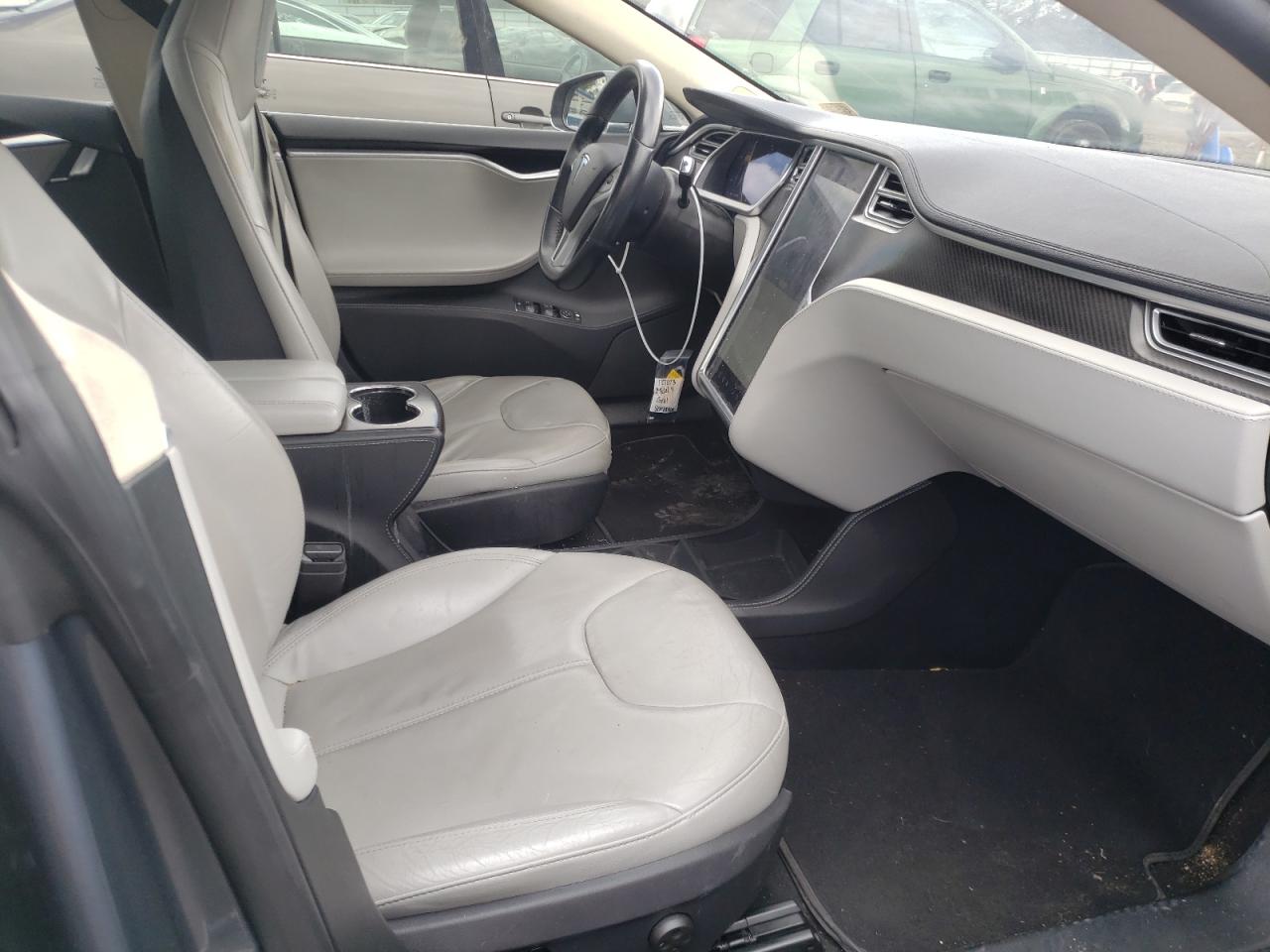 Photo 5 from auction – 2013 TESLA MODEL S with VIN 5YJSA1CN4DFP27023