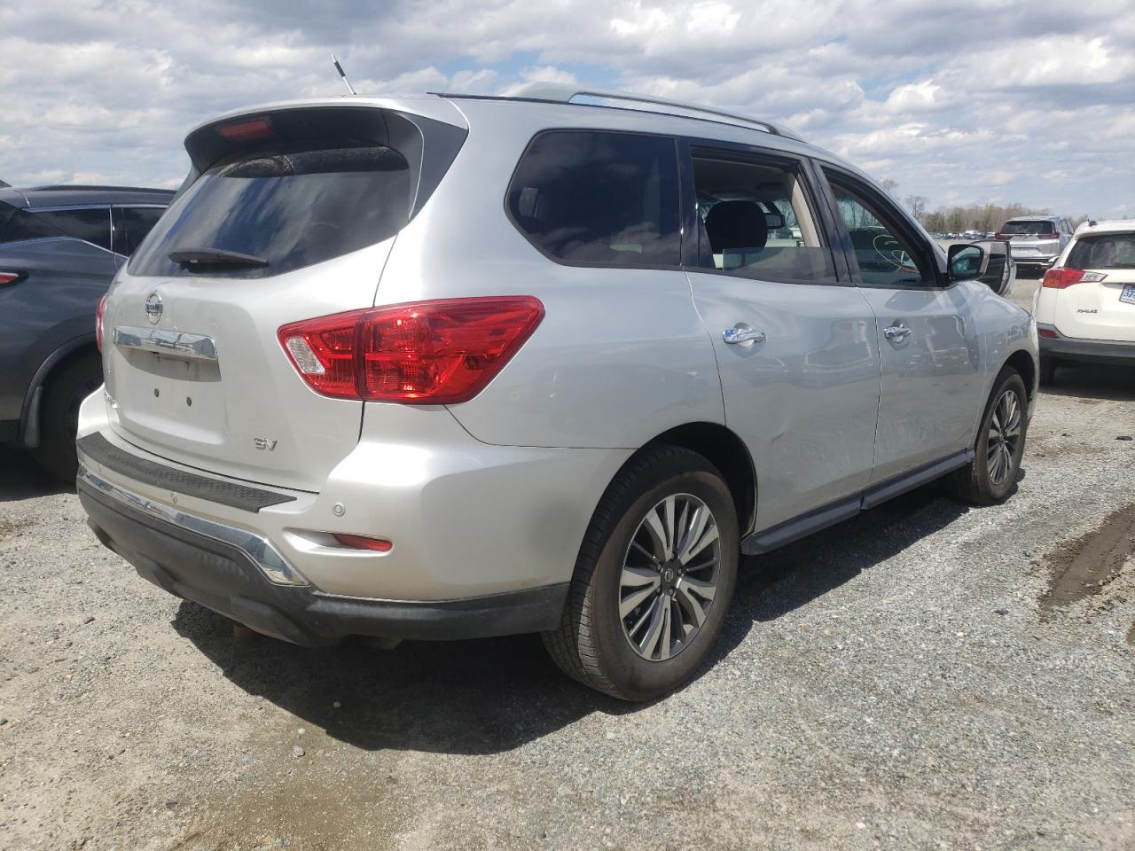 Photo 4 from auction – 2017 NISSAN PATHFINDER with VIN 5N1DR2MN8HC686142