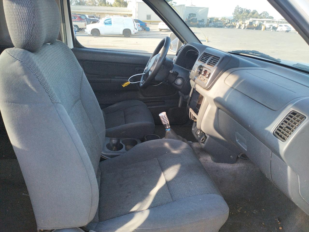 Photo 5 from auction – 2001 NISSAN FRONTIER K with VIN 1N6DD26SX1C355989