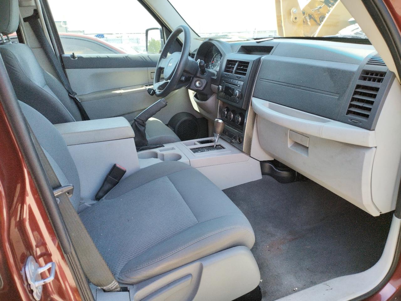 Photo 5 from auction – 2008 JEEP LIBERTY SP with VIN 1J8GP28K18W163530