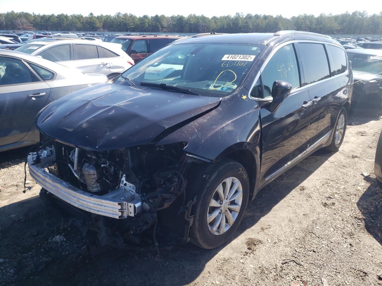 Photo 2 from auction – 2019 CHRYSLER PACIFICA T with VIN 2C4RC1BG8KR681161