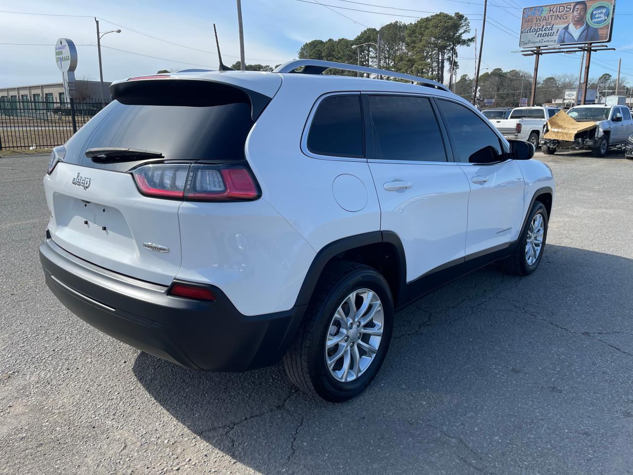 Photo 4 from auction – 2019 JEEP CHEROKEE L with VIN 1C4PJLCB5KD313373