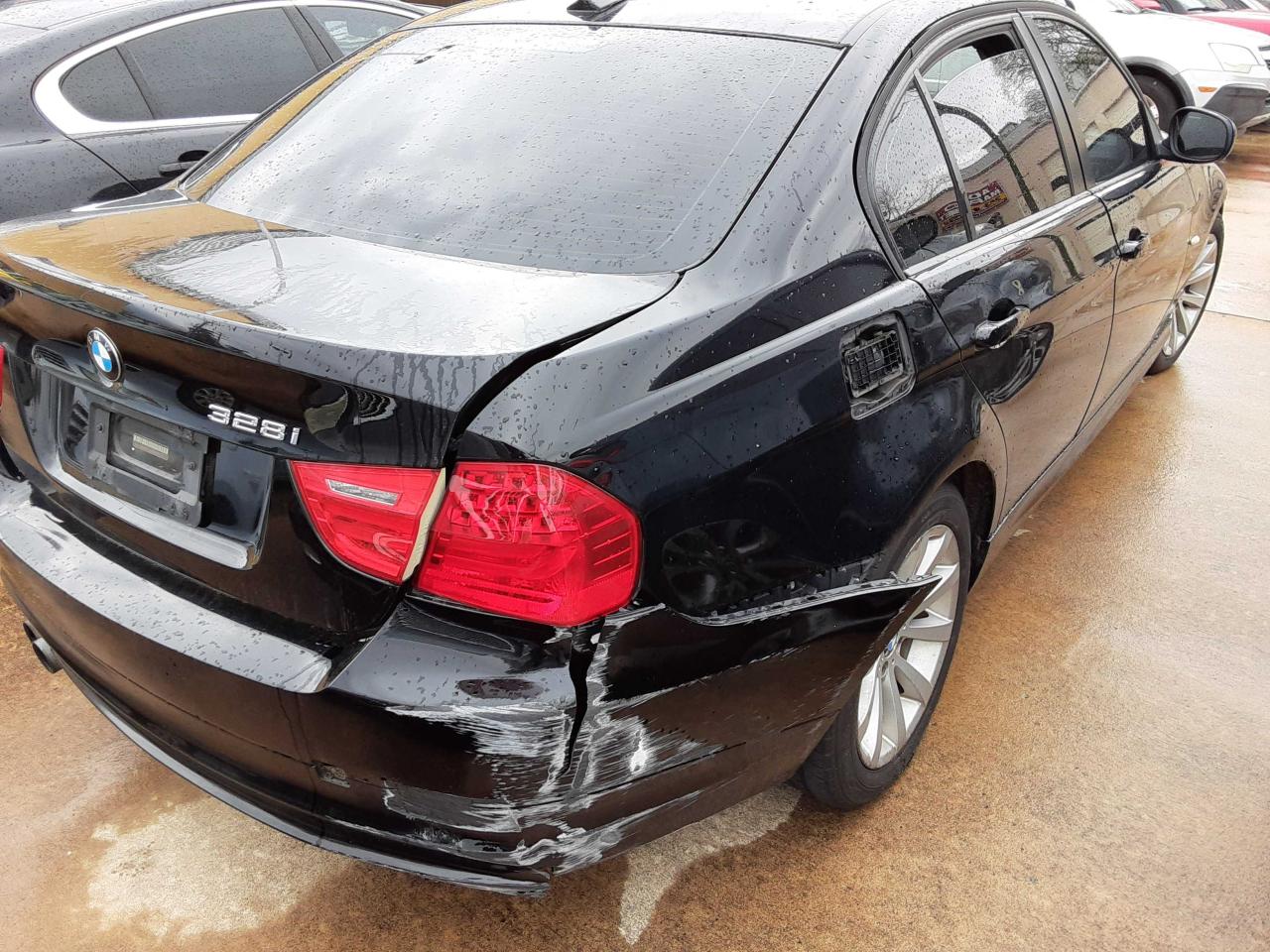 Photo 4 from auction – 2011 BMW 328 I with VIN WBAPH7G55BNN02779