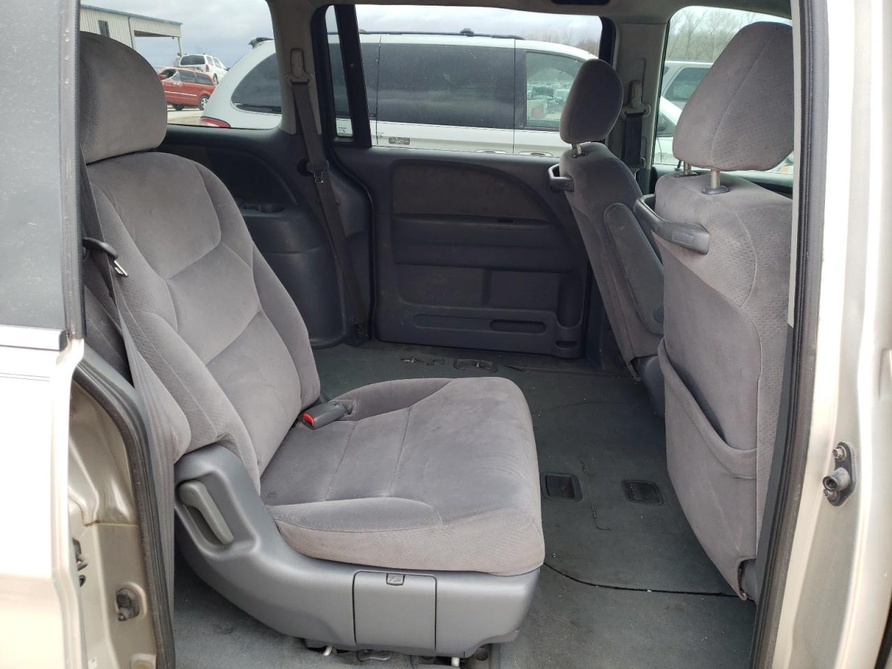 Photo 6 from auction – 2005 HONDA ODYSSEY LX with VIN 5FNRL38215B044037