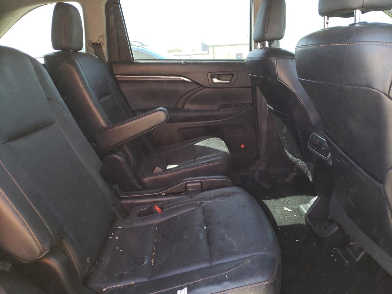 Photo 6 from auction – 2015 TOYOTA HIGHLANDER with VIN 5TDYKRFH7FS069014