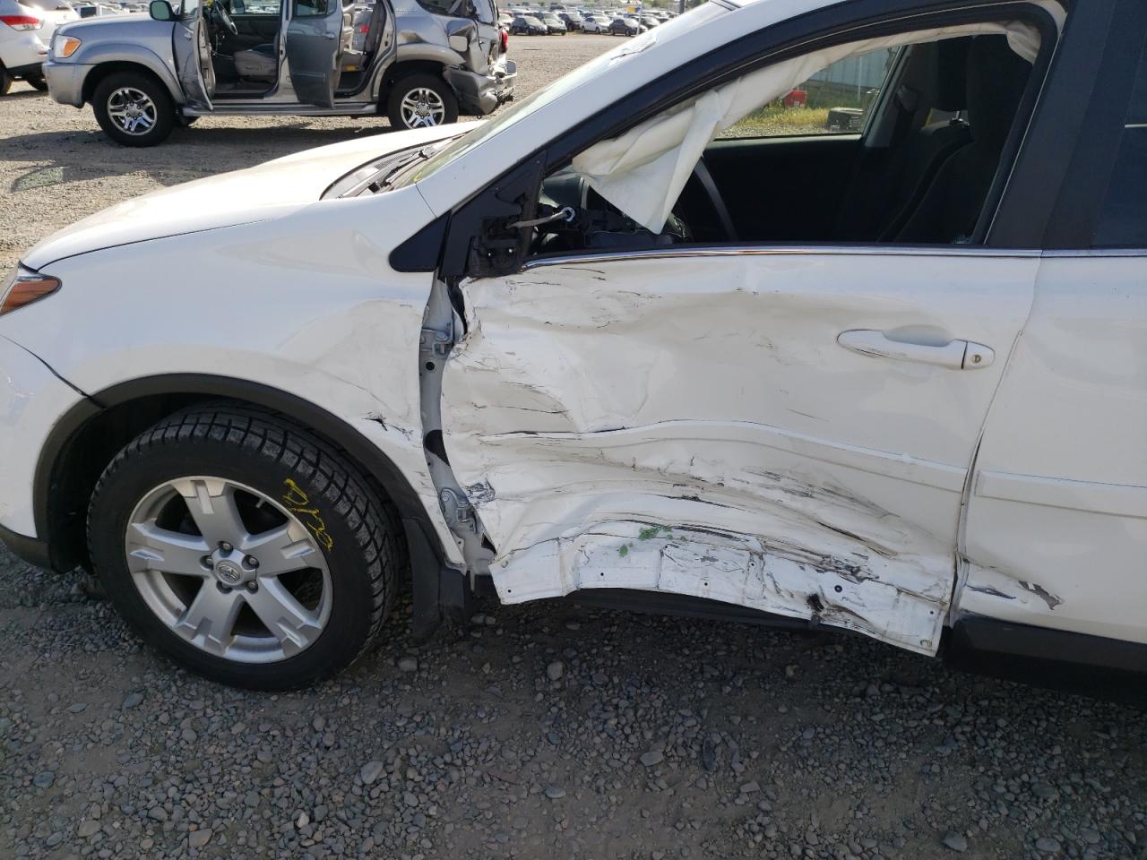 Photo 9 from auction – 2018 TOYOTA RAV4 LE with VIN JTMBFREVXJD226203
