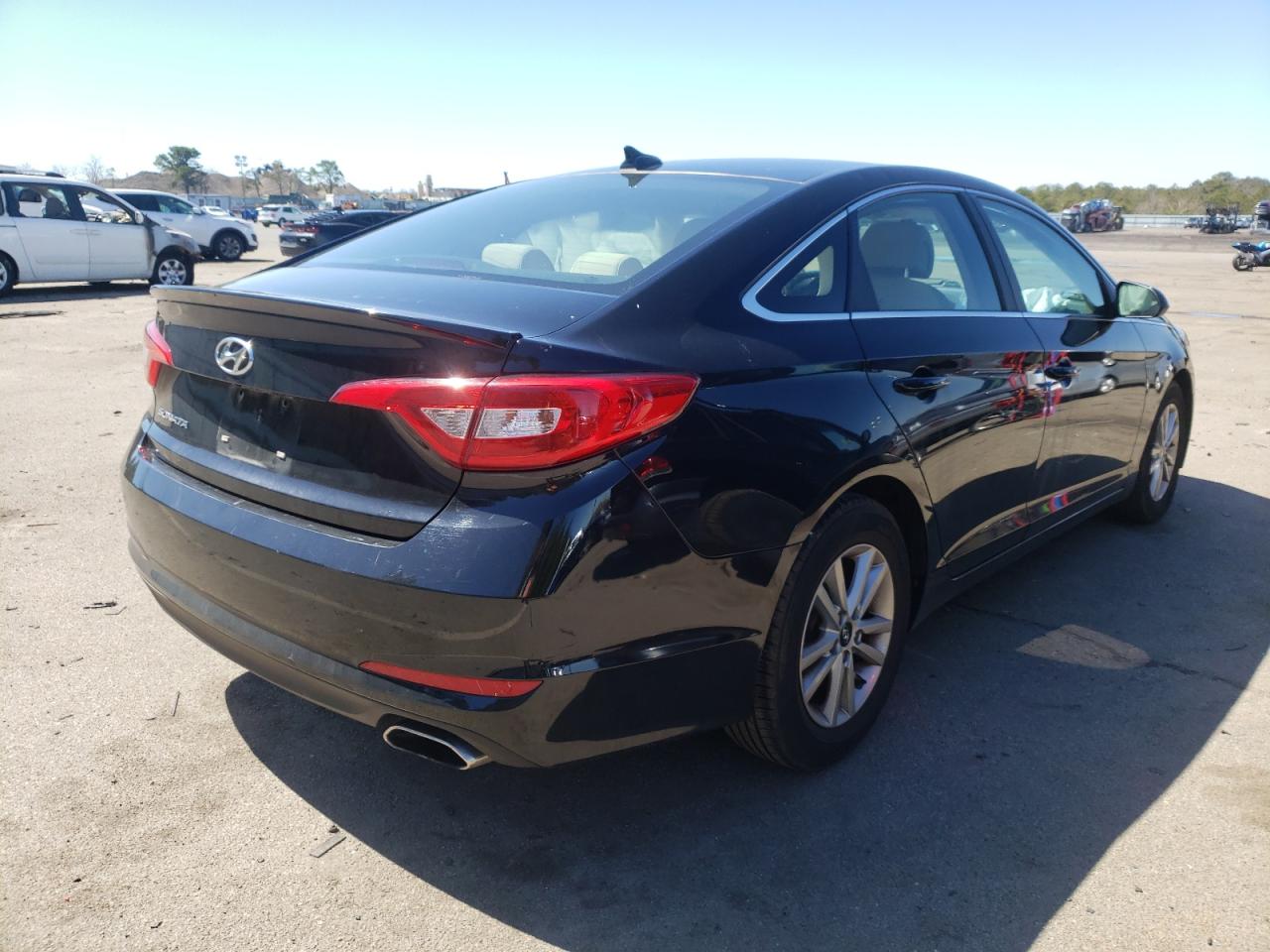 Photo 4 from auction – 2015 HYUNDAI SONATA SE with VIN 5NPE24AF0FH011084