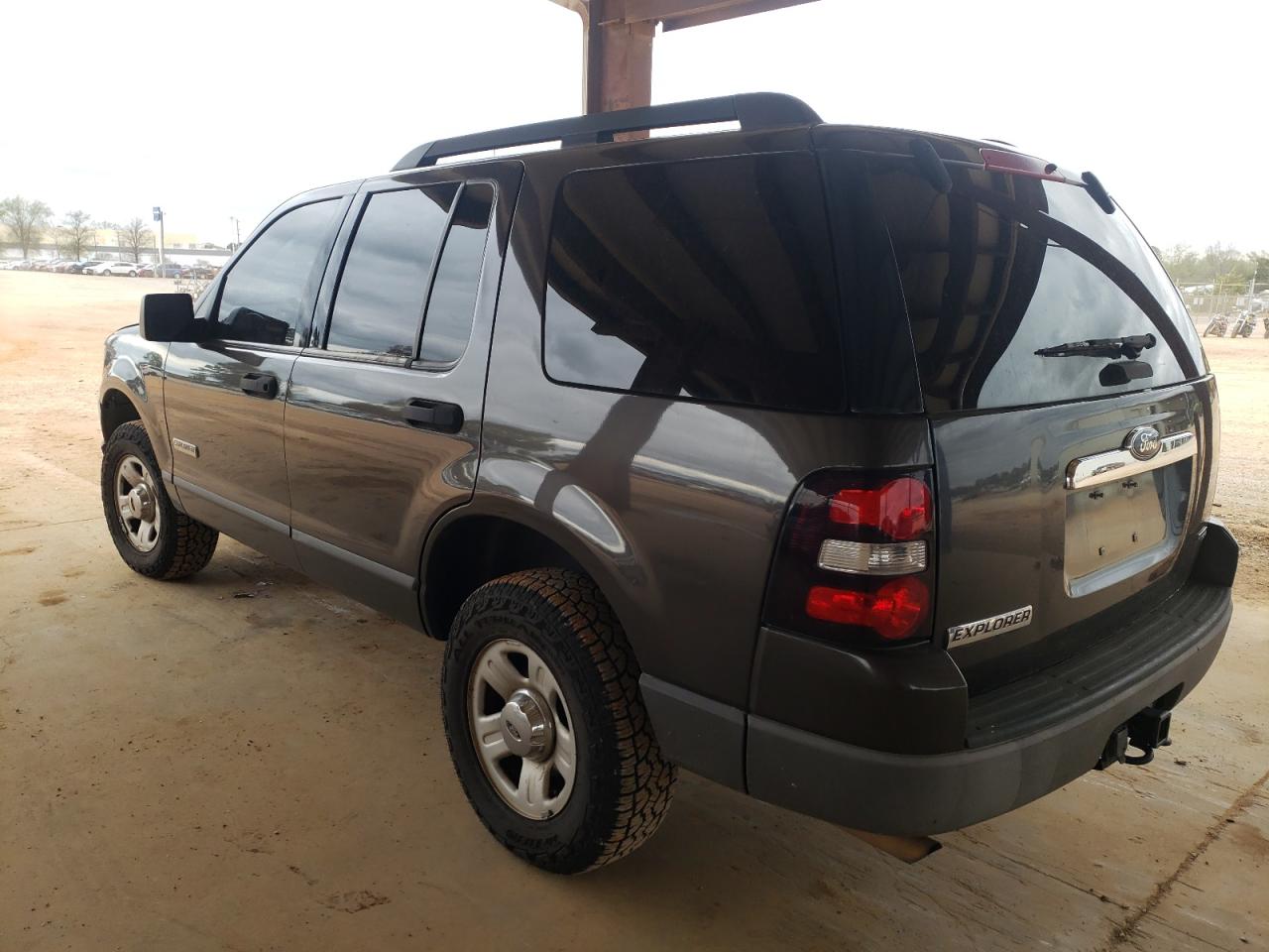 Photo 3 from auction – 2006 FORD EXPLORER X with VIN 1FMEU62E76UB59293