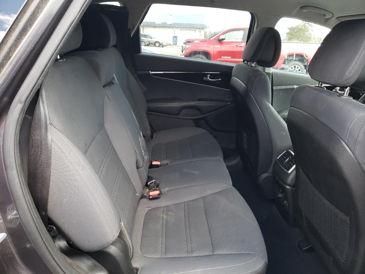 Photo 6 from auction – 2016 KIA SORENTO LX with VIN 5XYPGDA37GG045077