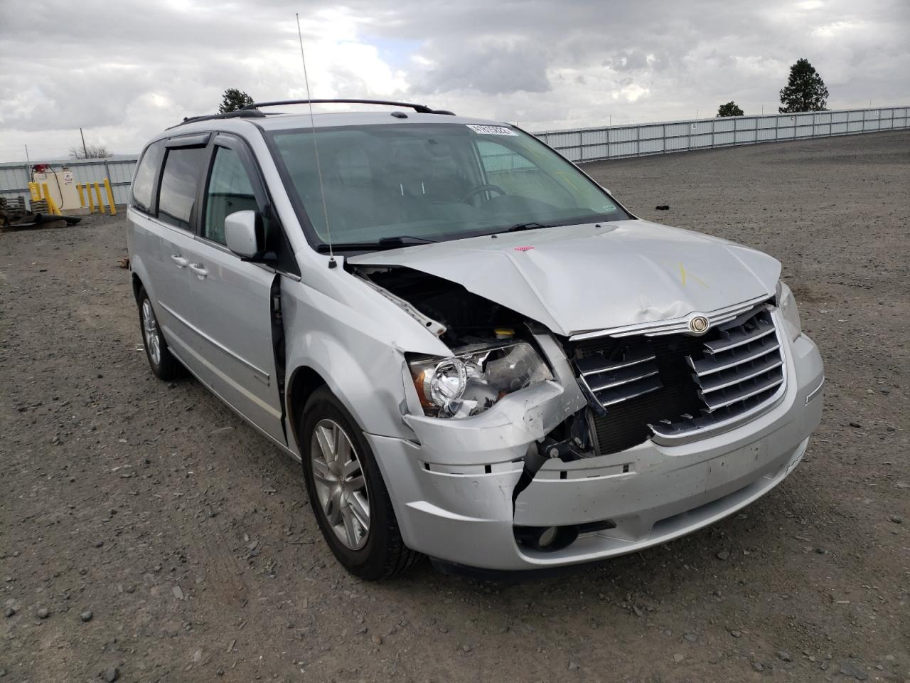 Photo 1 from auction – 2010 CHRYSLER TOWN & COU with VIN 2A4RR5D13AR299157