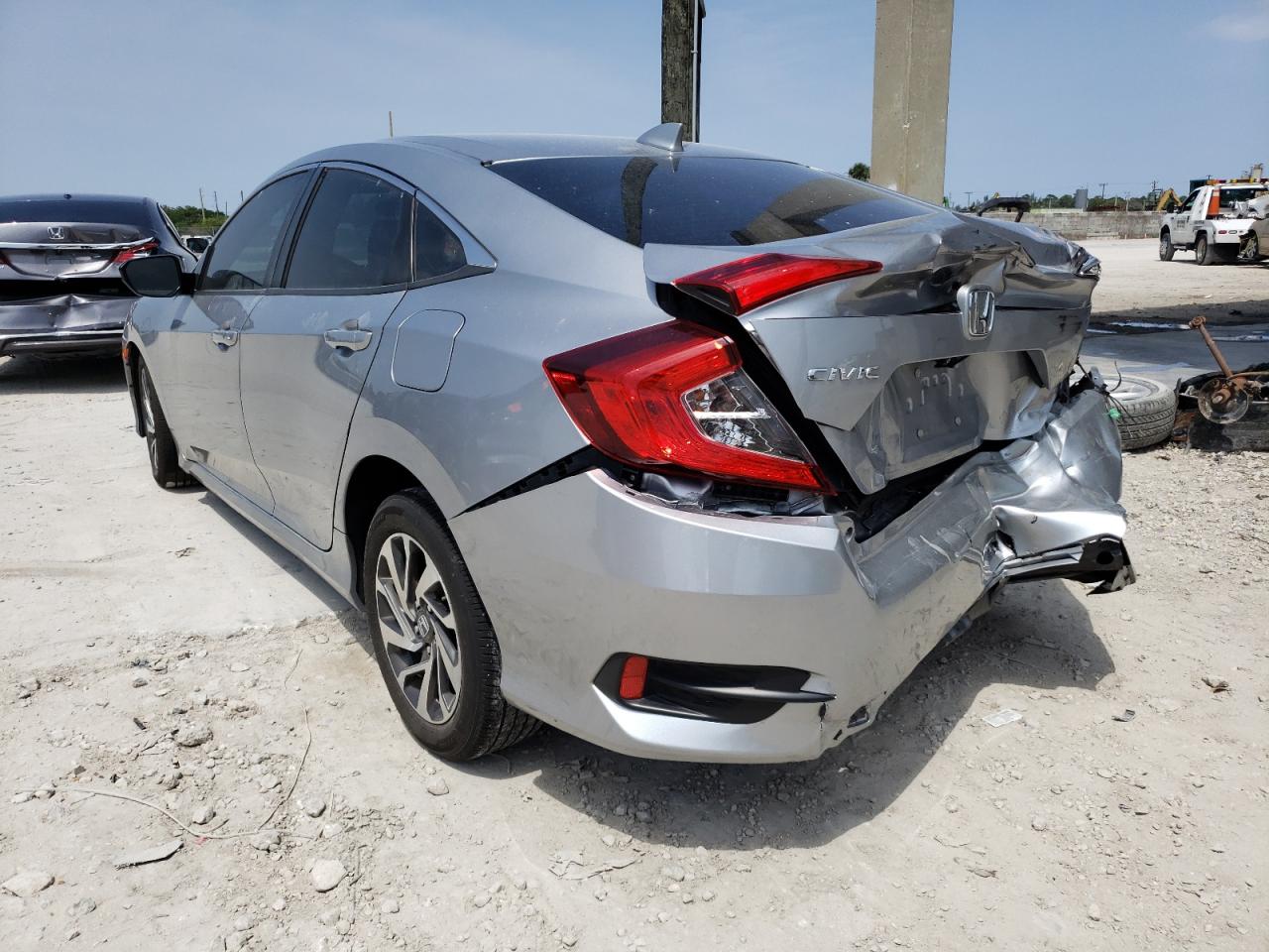 Photo 3 from auction – 2017 HONDA CIVIC EX with VIN 19XFC2F71HE056422