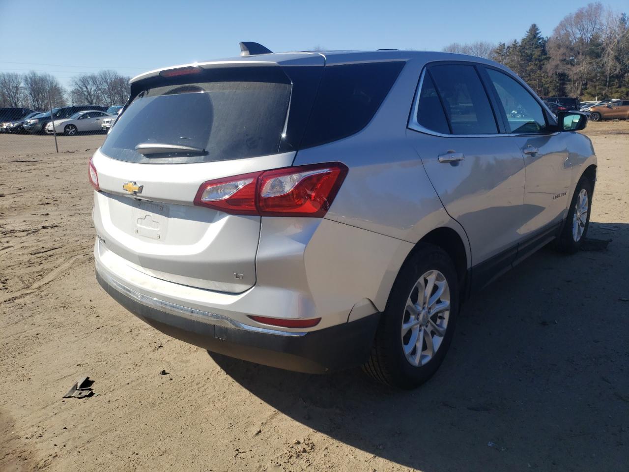 Photo 4 from auction – 2018 CHEVROLET EQUINOX LT with VIN 2GNAXJEV1J6251863