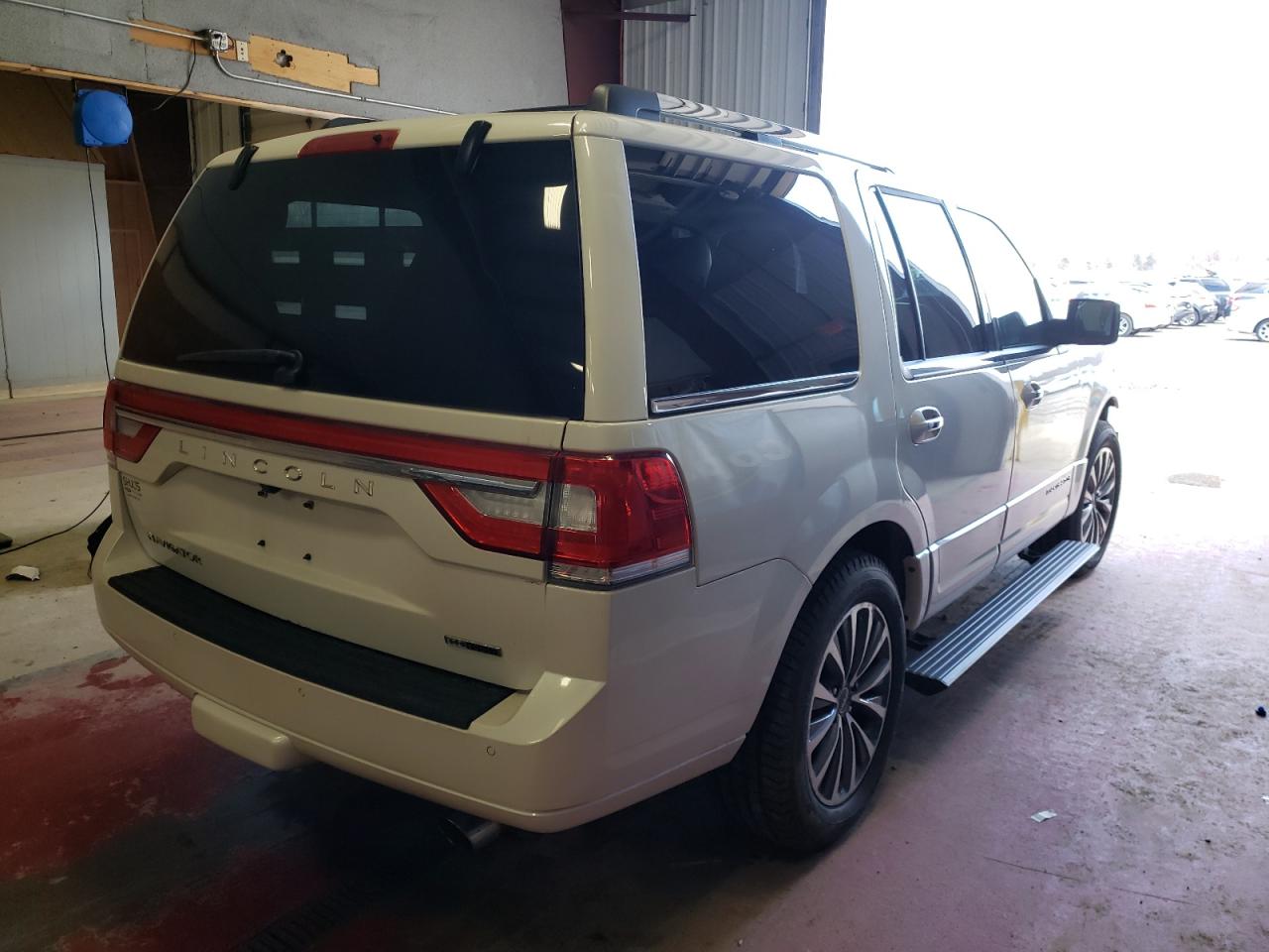 Photo 4 from auction – 2015 LINCOLN NAVIGATOR with VIN 5LMJJ2JT0FEJ07169