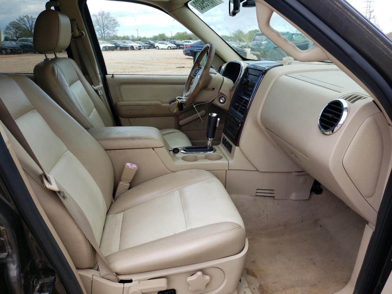Photo 5 from auction – 2006 FORD EXPLORER L with VIN 1FMEU758X6UB49904