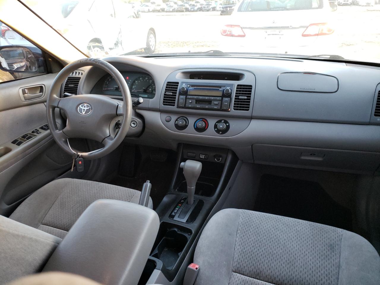 Photo 9 from auction – 2002 TOYOTA CAMRY LE with VIN 4T1BE32K02U640100