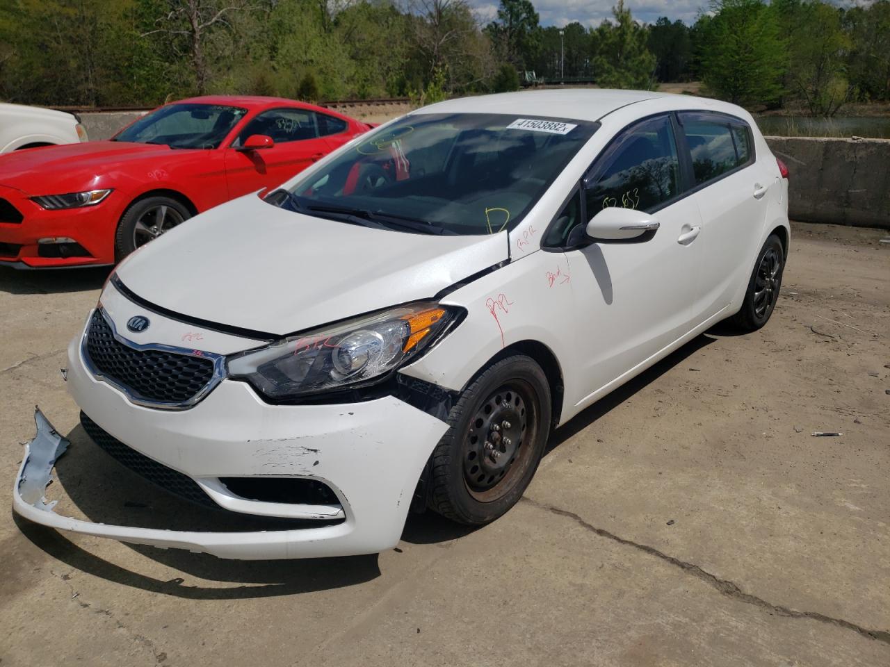Photo 2 from auction – 2016 KIA FORTE LX with VIN KNAFK5A85G5592527