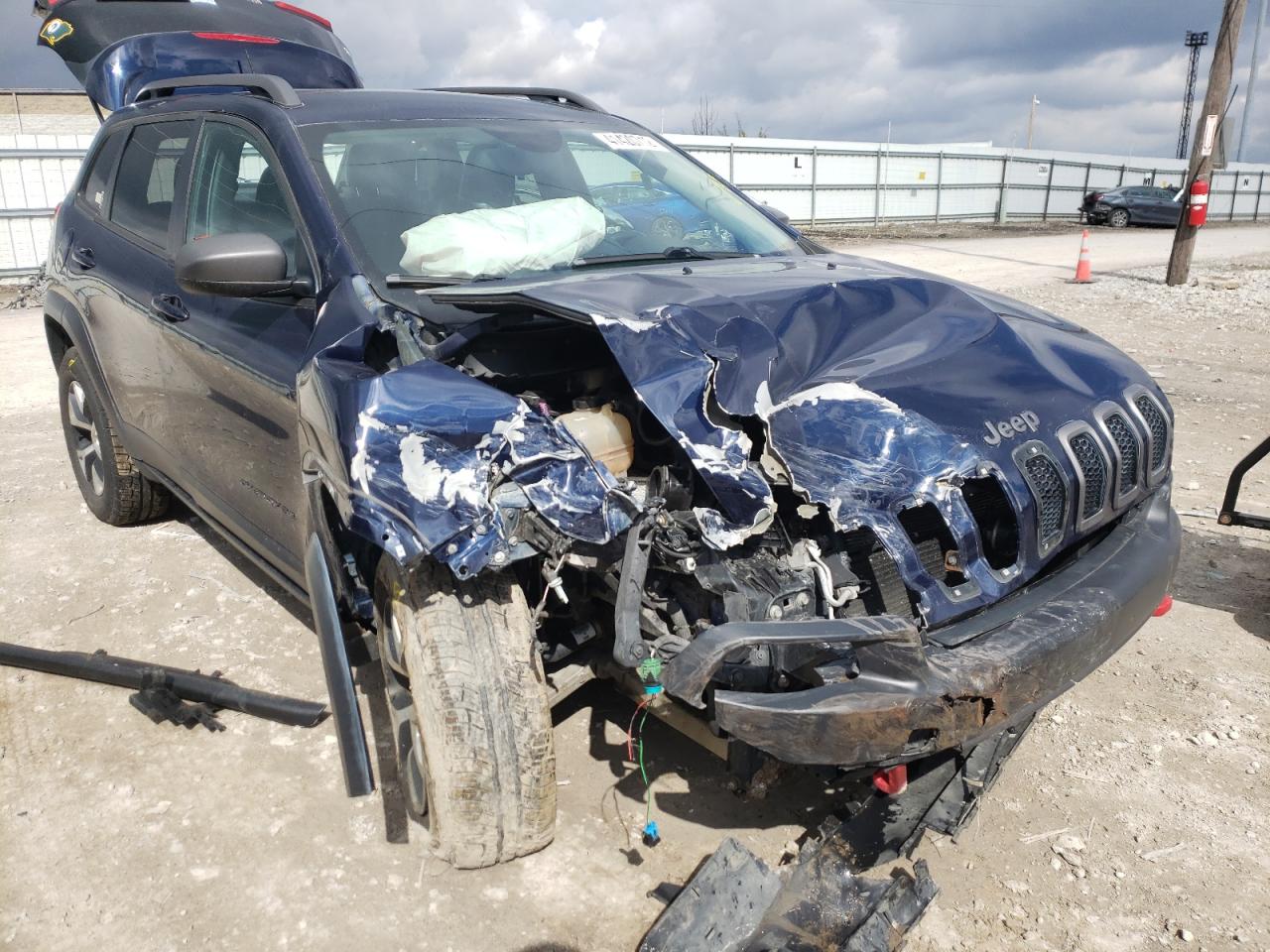JEEP CHEROKEE T 2015 with VIN 1C4PJMBBXFW583197 - Photo from auction