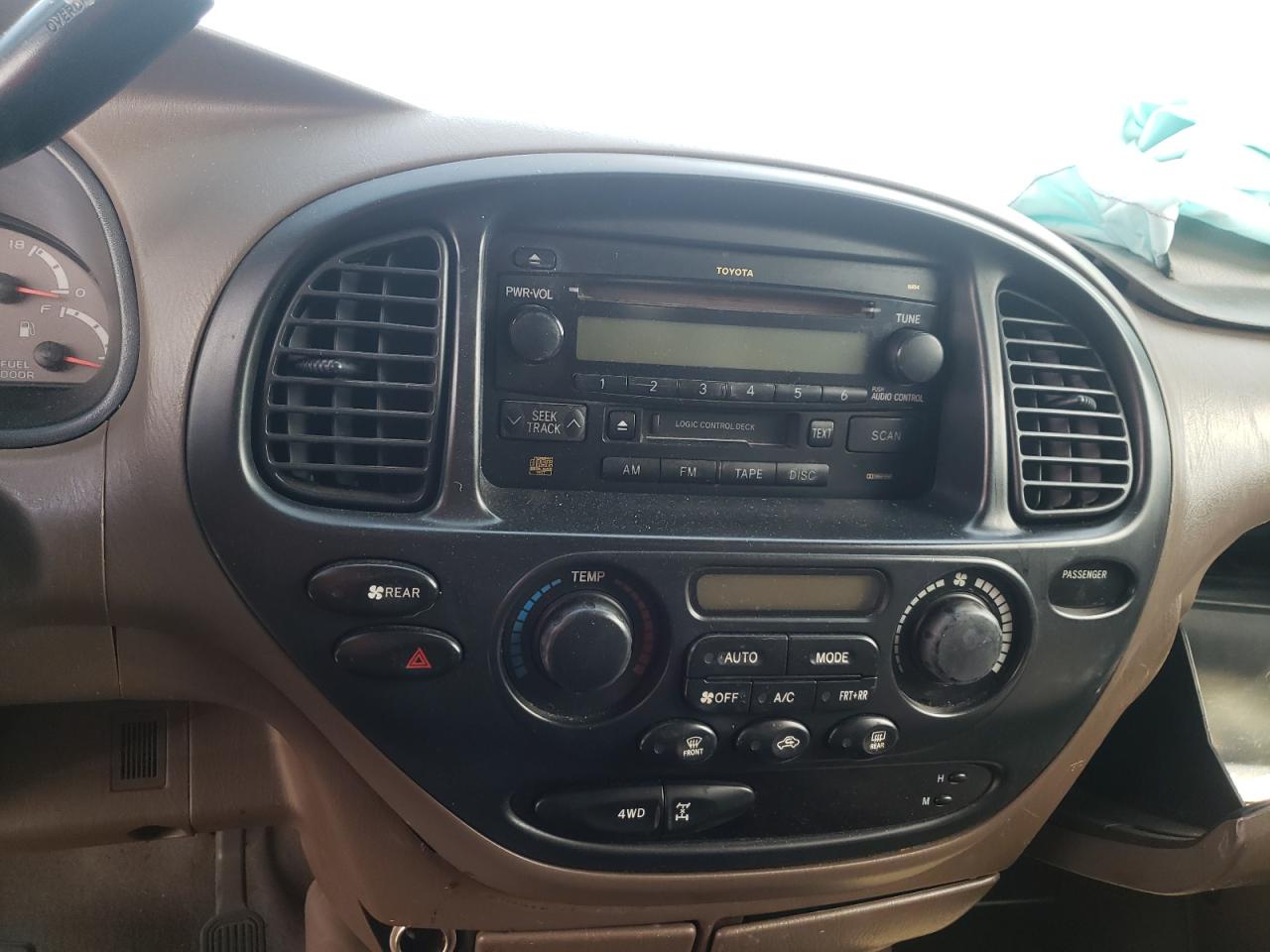 Photo 9 from auction – 2004 TOYOTA SEQOUIA with VIN 5TDBT44A24S225906