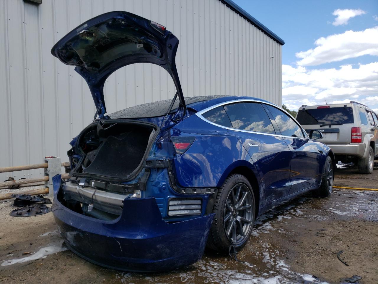 Photo 4 from auction – 2019 TESLA MODEL 3 with VIN 5YJ3E1EBXKF387742