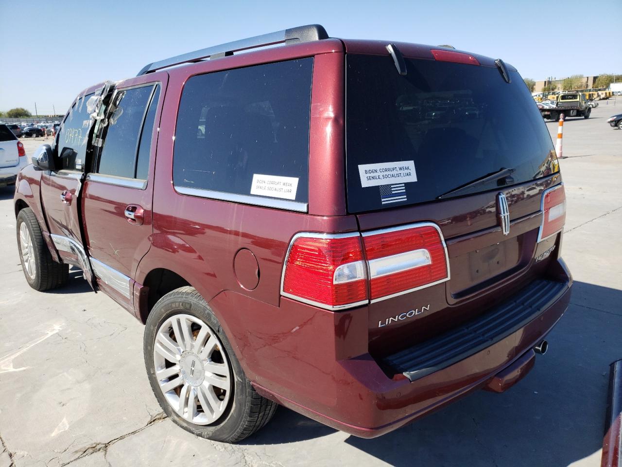 Photo 3 from auction – 2012 LINCOLN NAVIGATOR with VIN 5LMJJ2J52CEL05989