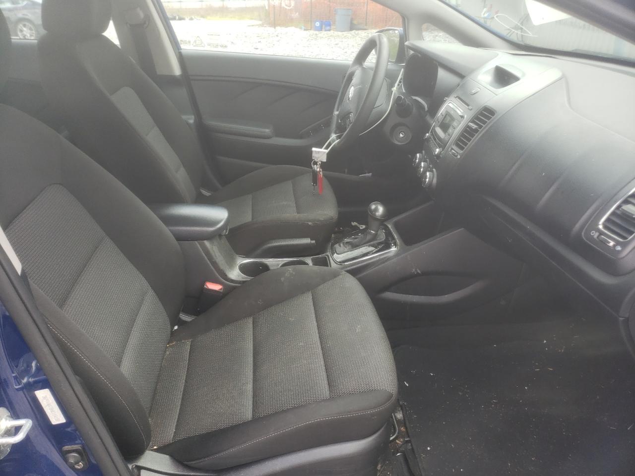 Photo 5 from auction – 2017 KIA FORTE LX with VIN 3KPFK4A78HE114158