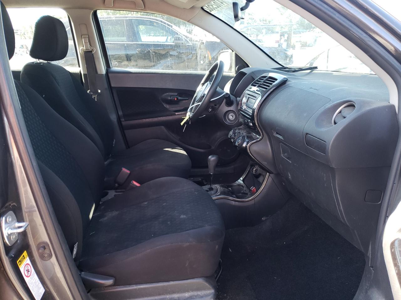 Photo 5 from auction – 2010 TOYOTA SCION XD with VIN JTKKU4B41A1003935