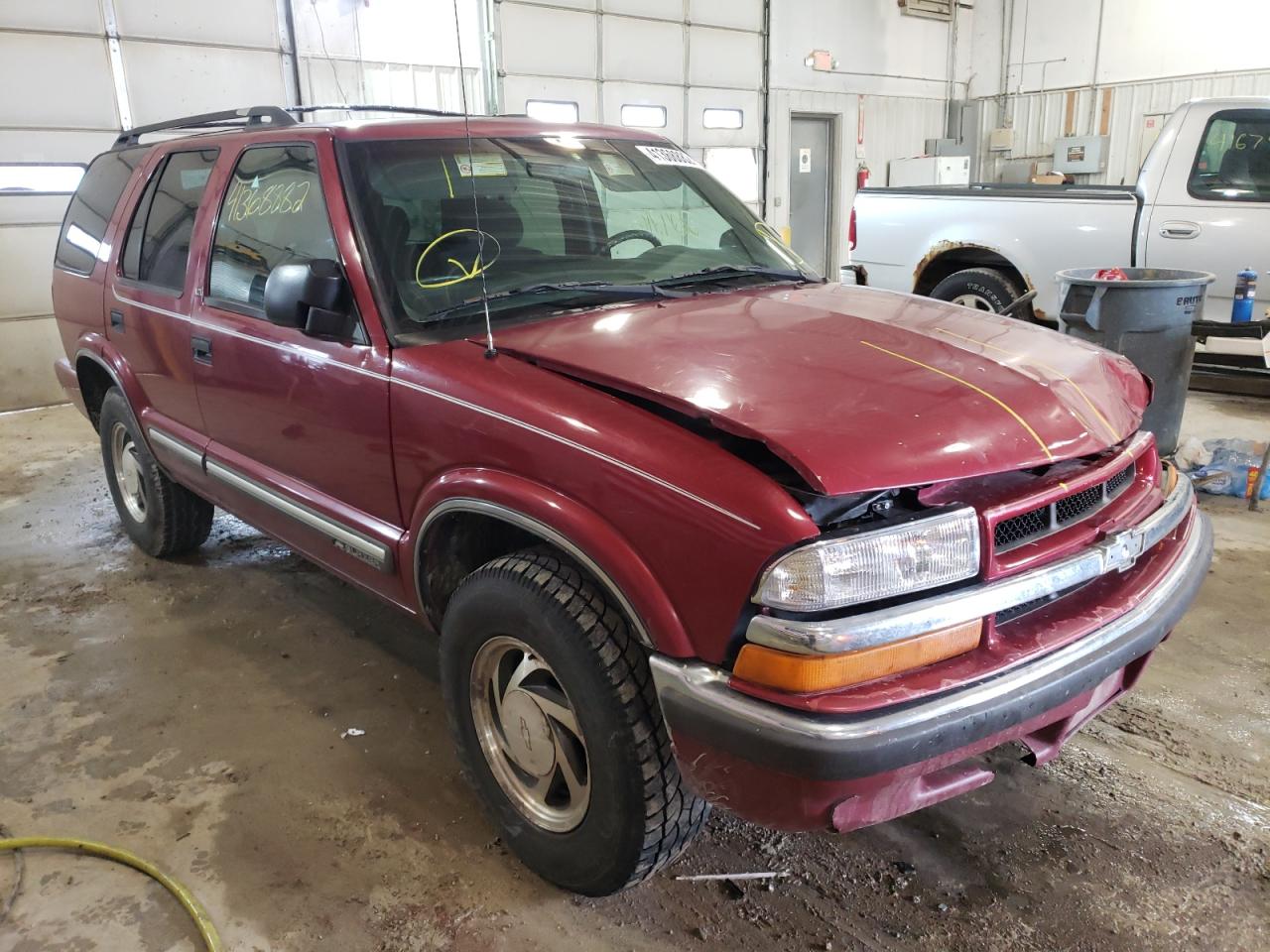 CHEVROLET BLAZER 2001 with VIN 1GNDT13W01K262967 - Photo from auction