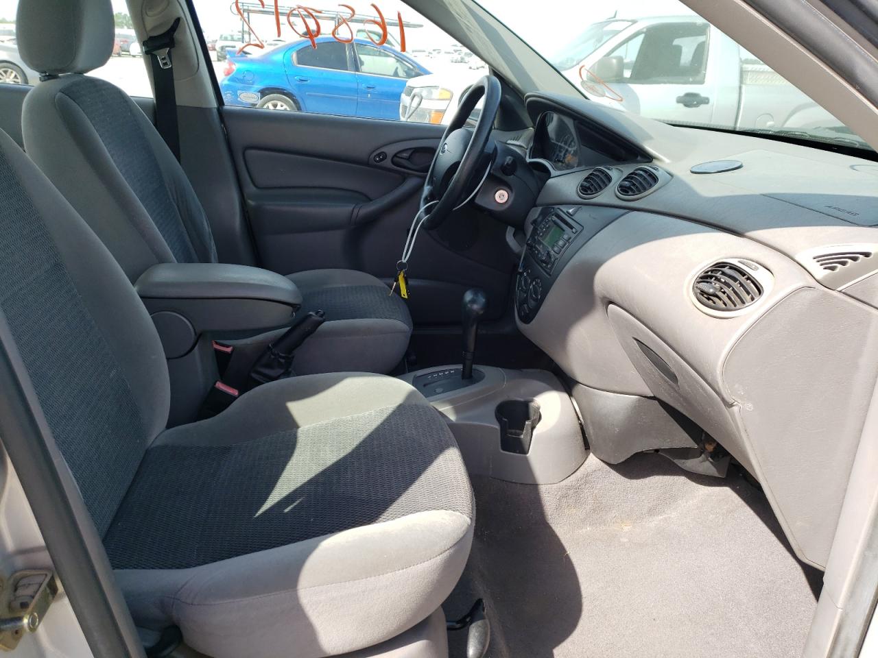 Photo 5 from auction – 2003 FORD FOCUS SE C with VIN 1FAFP34Z63W217009