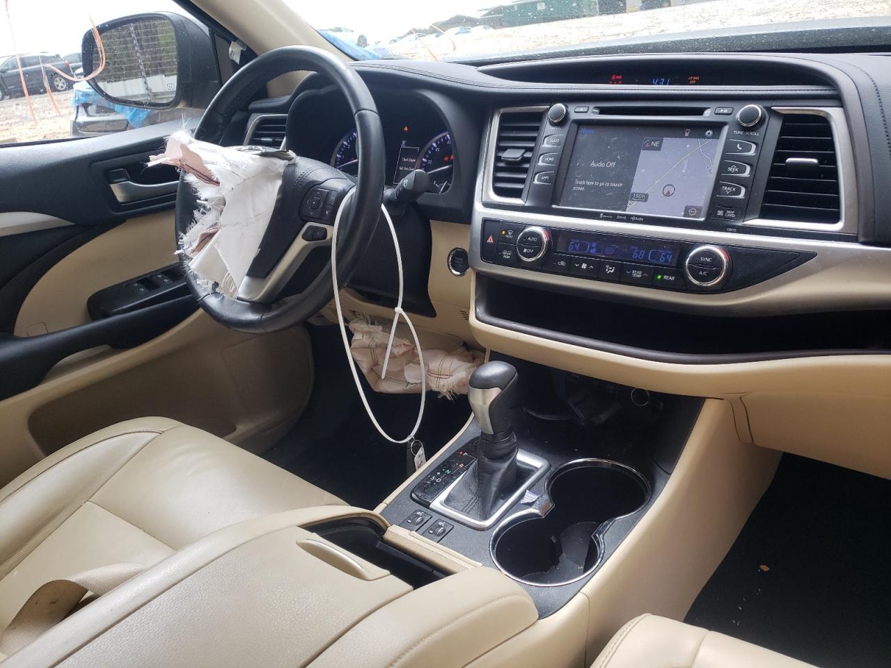 Photo 9 from auction – 2018 TOYOTA HIGHLANDER with VIN 5TDKZRFH6JS544789